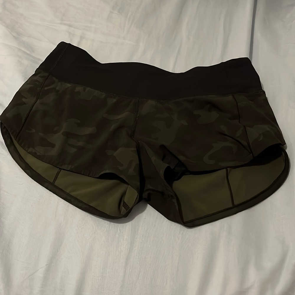 Speed up low rise 2.5 inch. Color is a dark camo